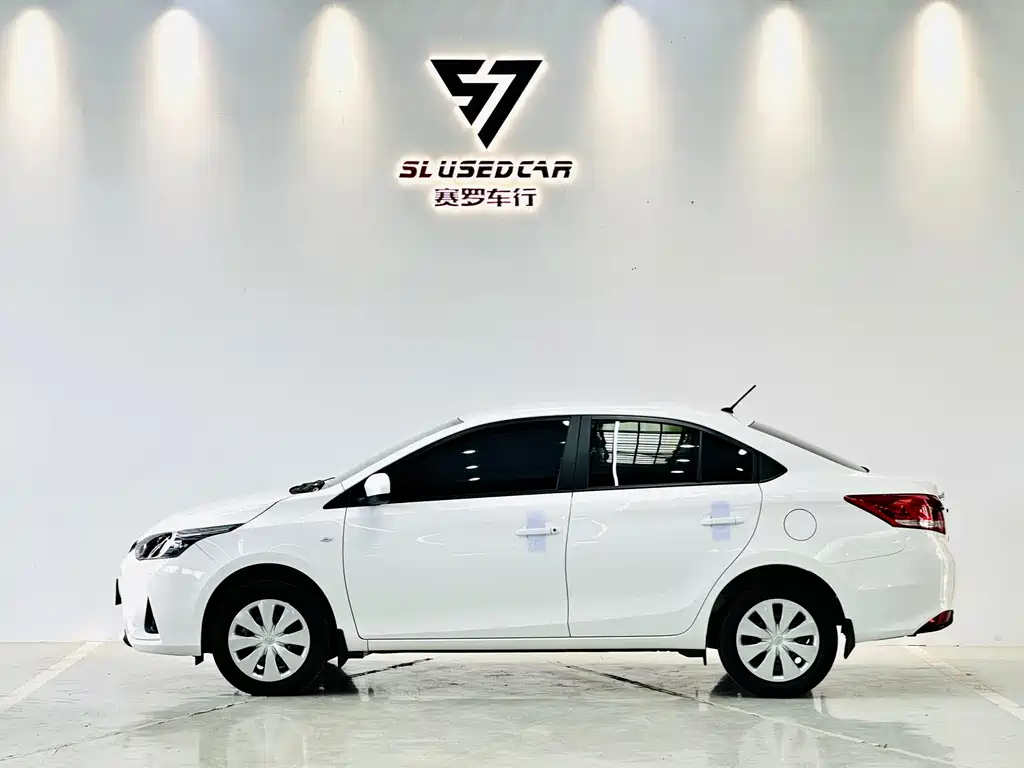 Toyota Yaris L — фото 7