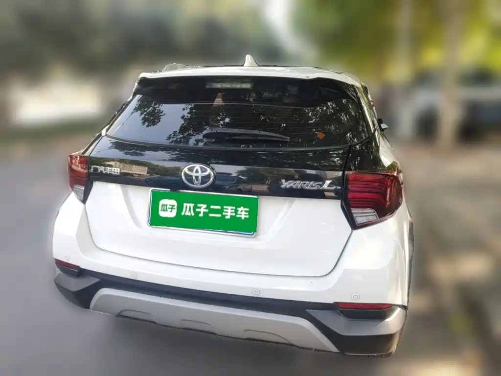 Toyota Yaris L — фото 3