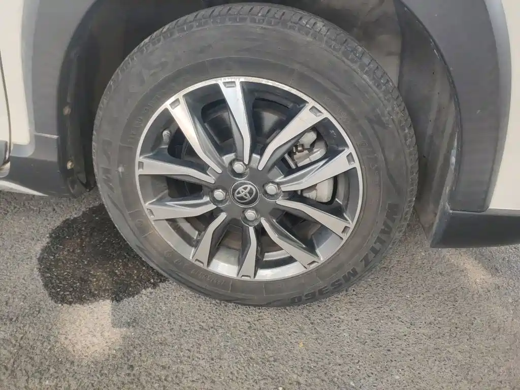 Toyota Yaris L — фото 24