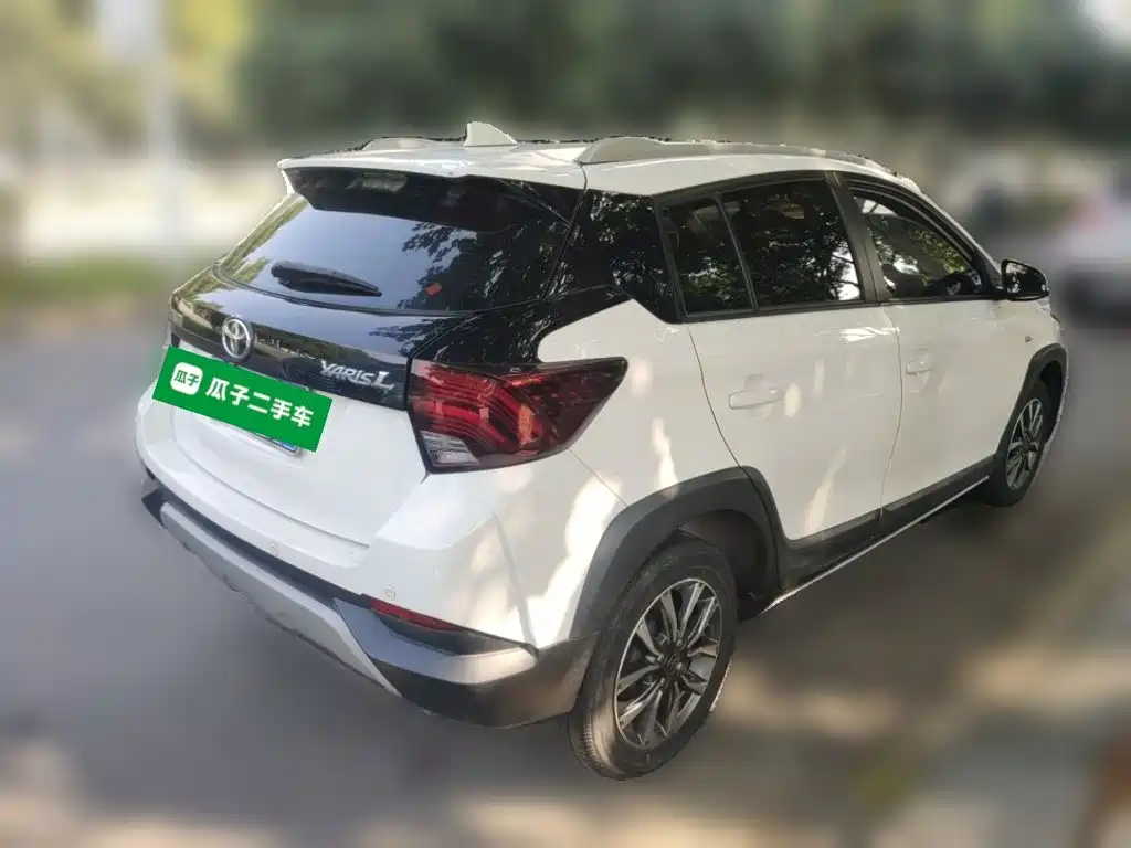Toyota Yaris L — фото 4