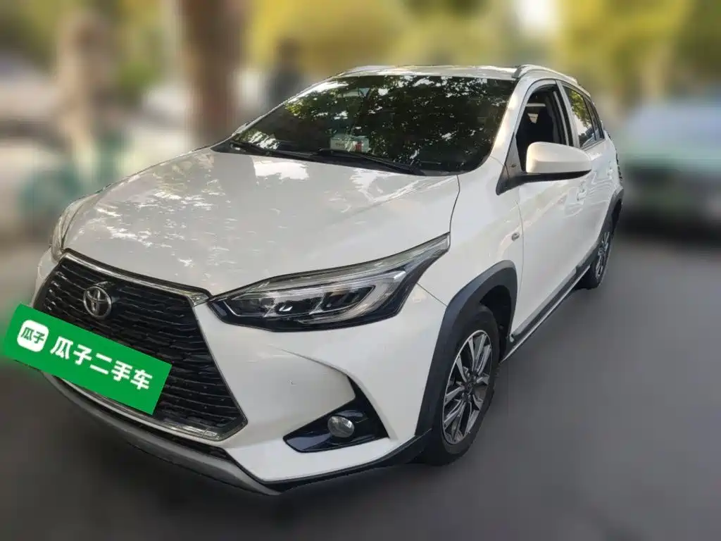 Toyota Yaris L — фото 1