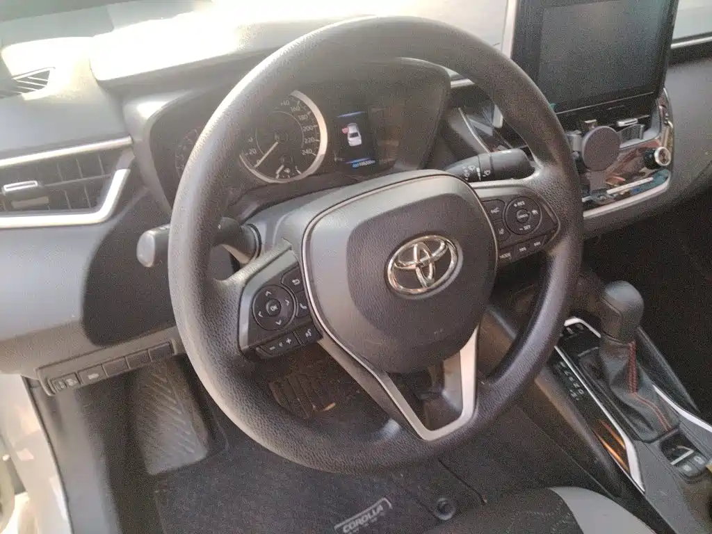 Toyota Corolla — фото 11