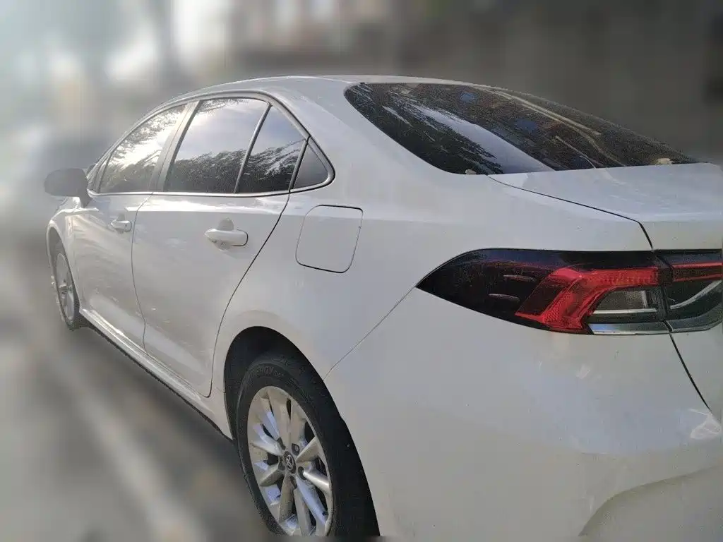 Toyota Corolla — фото 4