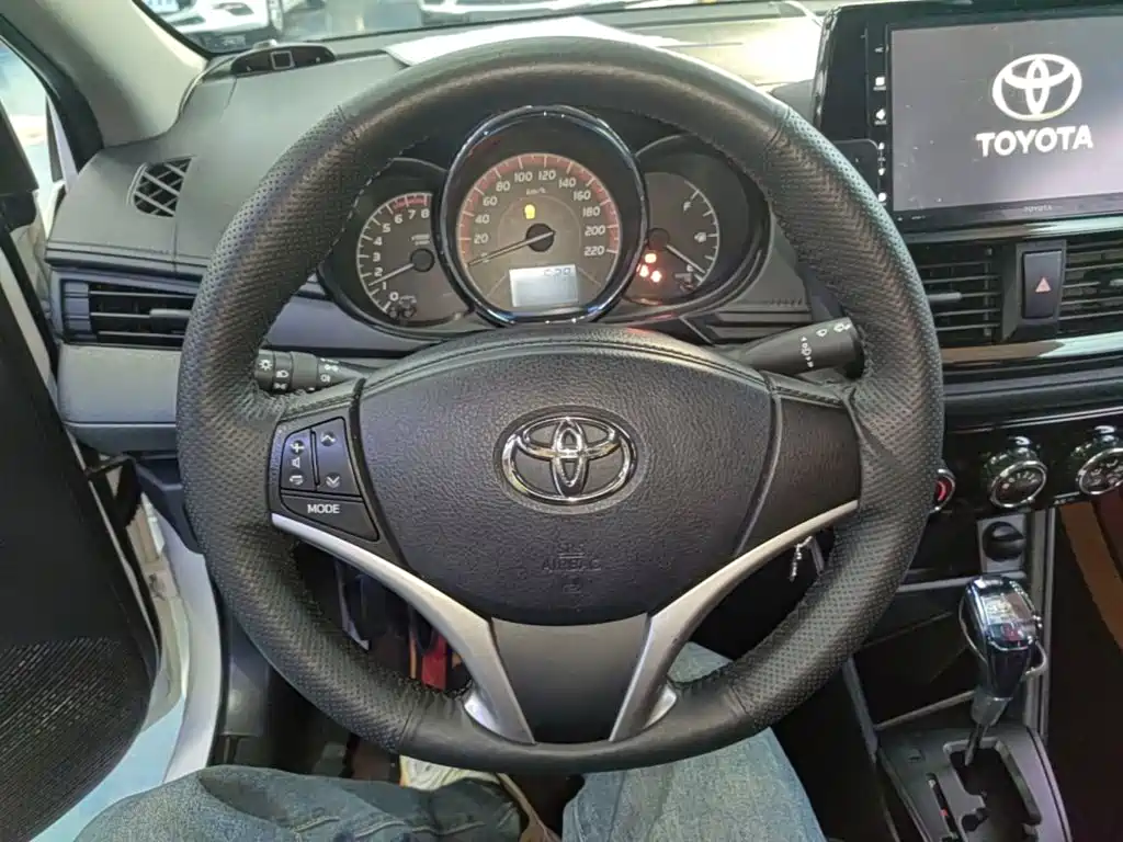 Toyota Vios — фото 10