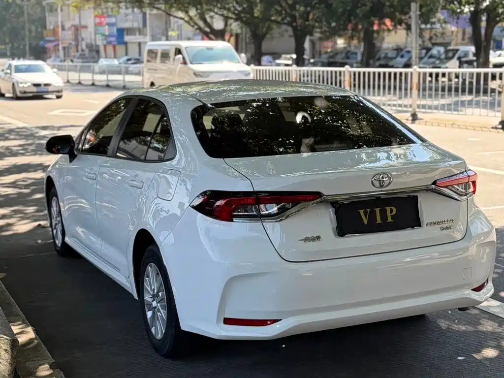 Toyota Corolla — фото 6