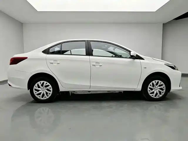 Toyota Vios — фото 18