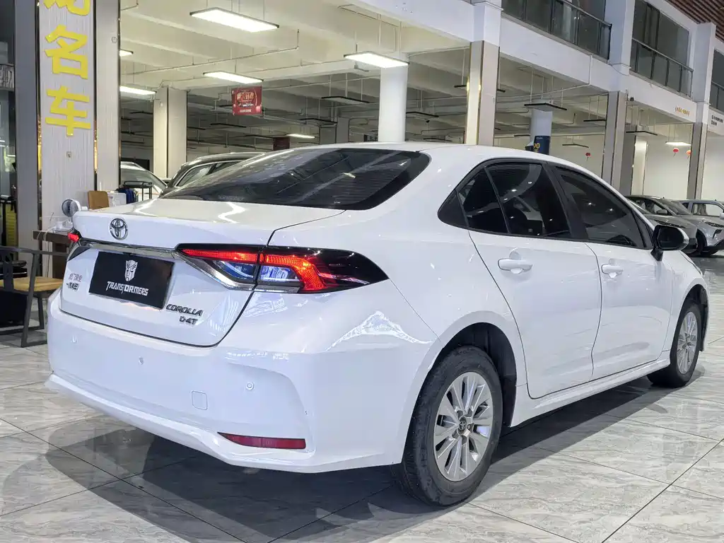 Toyota Corolla — фото 4