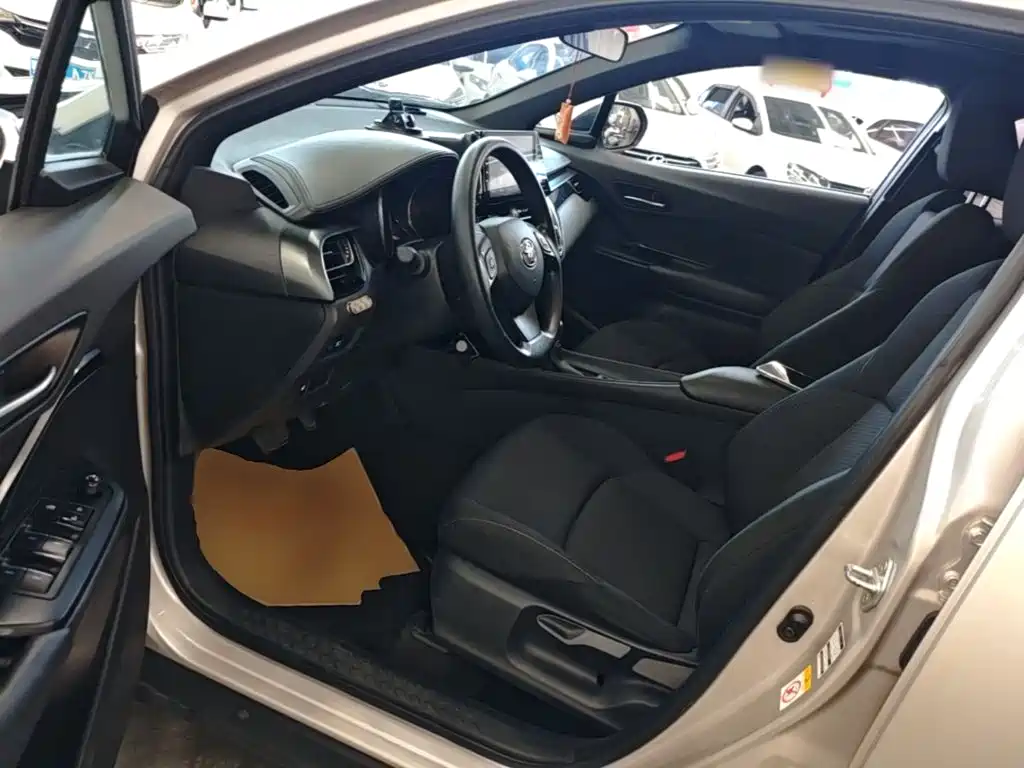 Toyota C-HR — фото 14
