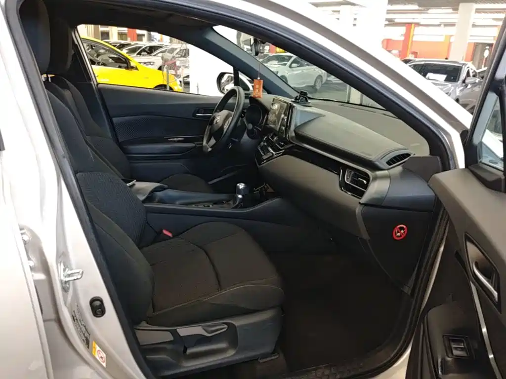 Toyota C-HR — фото 24