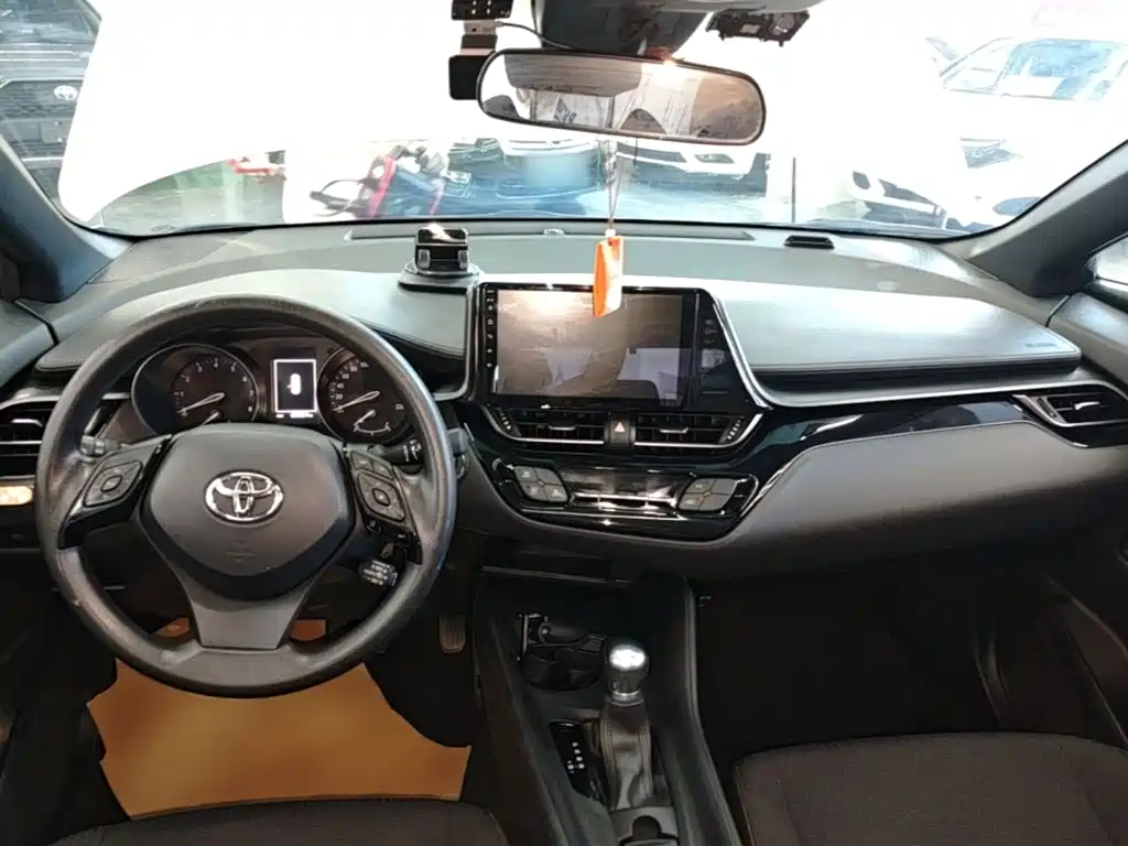 Toyota C-HR — фото 9