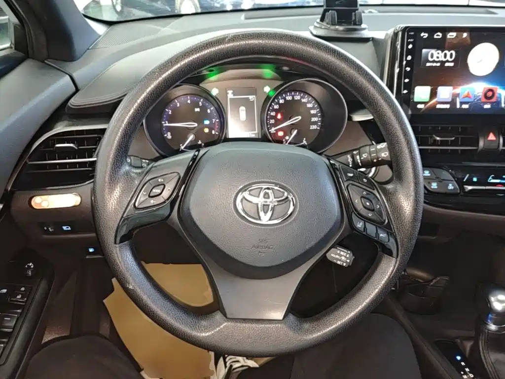 Toyota C-HR — фото 10