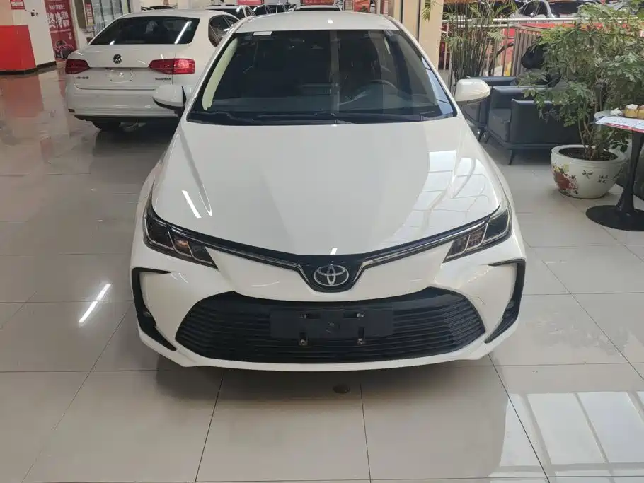 Toyota Corolla — фото 2