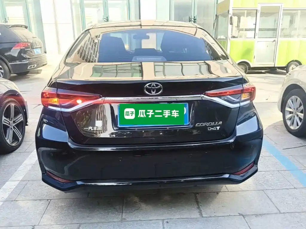 Toyota Corolla — фото 5