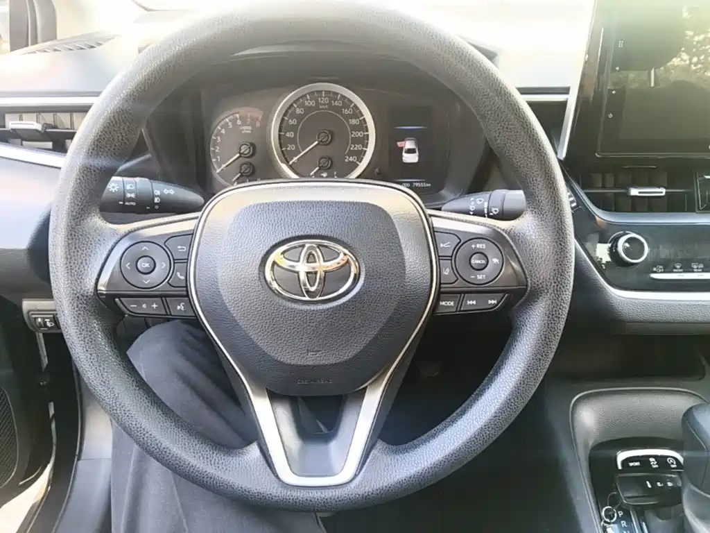 Toyota Corolla — фото 10