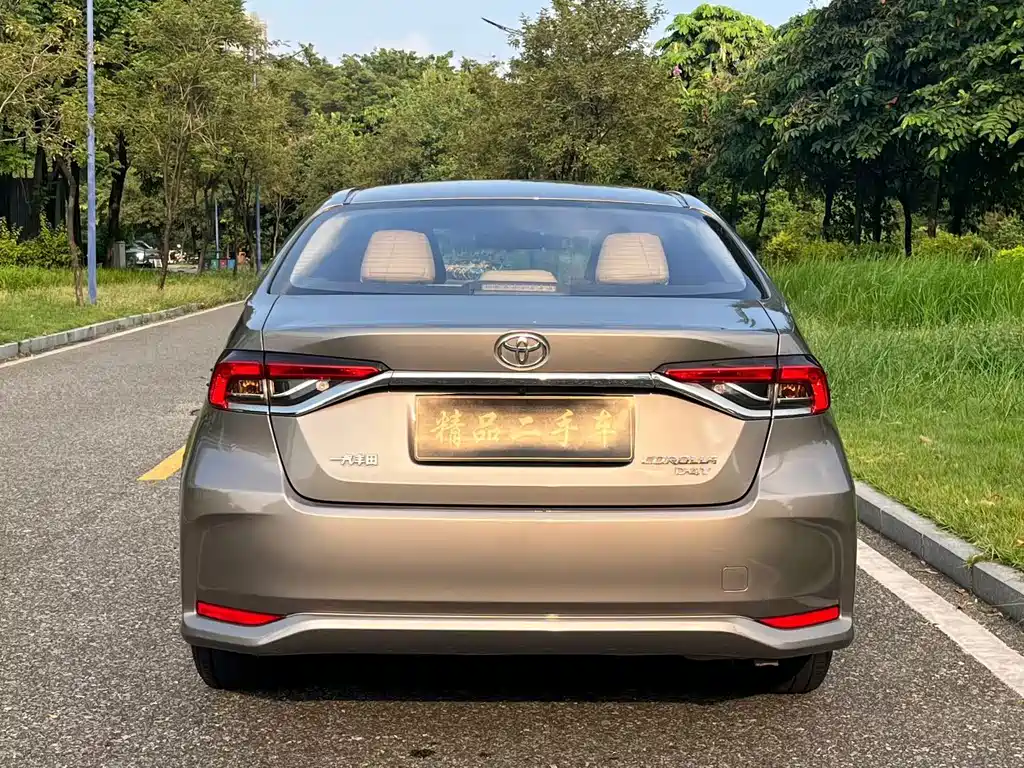 Toyota Corolla — фото 13