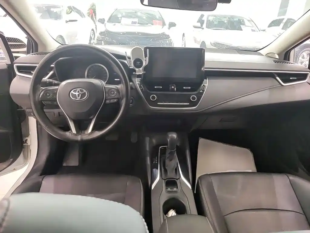 Toyota Corolla — фото 9