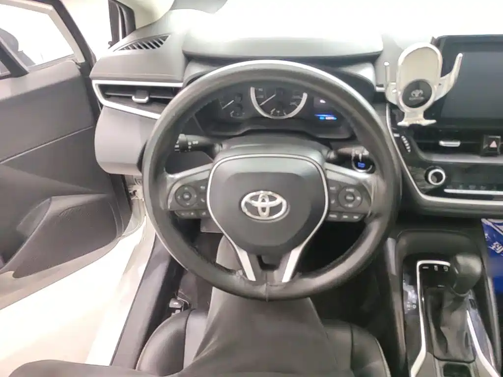 Toyota Corolla — фото 10