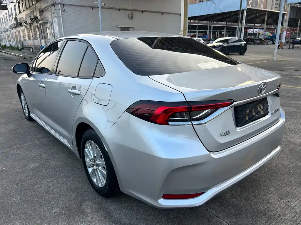 Toyota Corolla — фото 6
