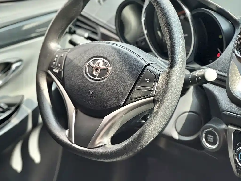 Toyota Yaris L — фото 15