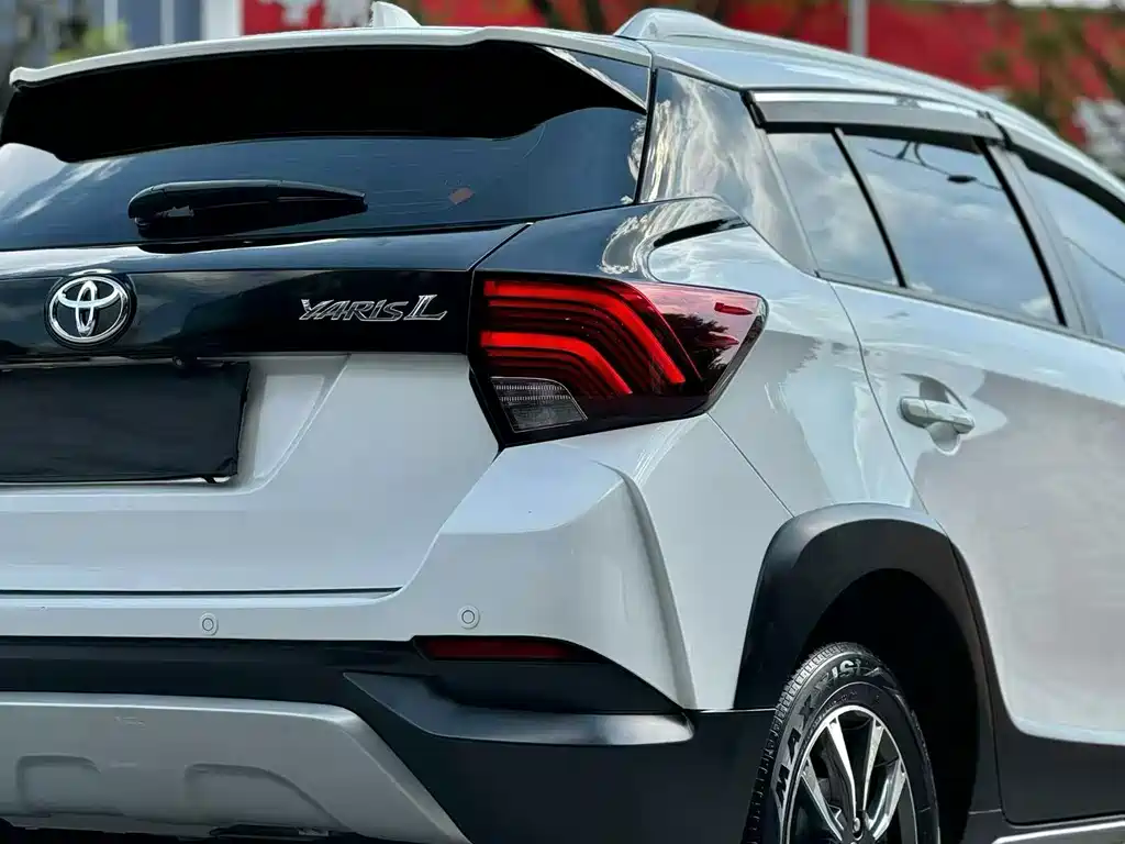 Toyota Yaris L — фото 8