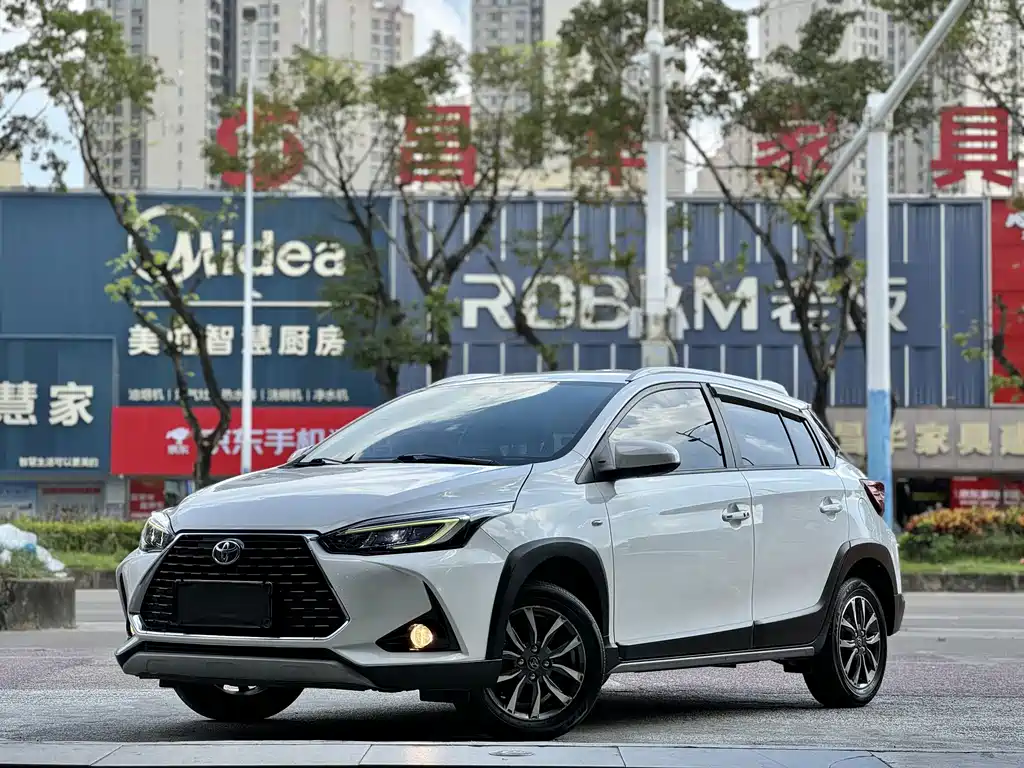 Toyota Yaris L — фото 10