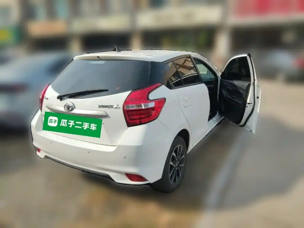 Toyota Yaris L — фото 4