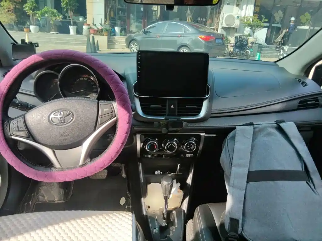 Toyota Yaris L — фото 5