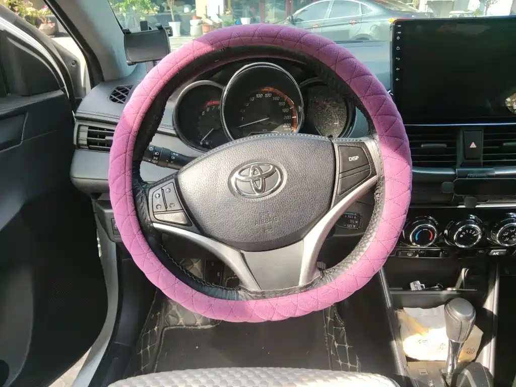 Toyota Yaris L — фото 6