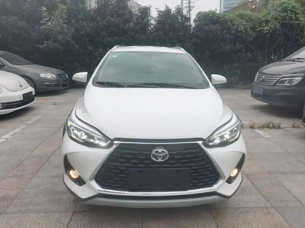 Toyota Yaris L — фото 2