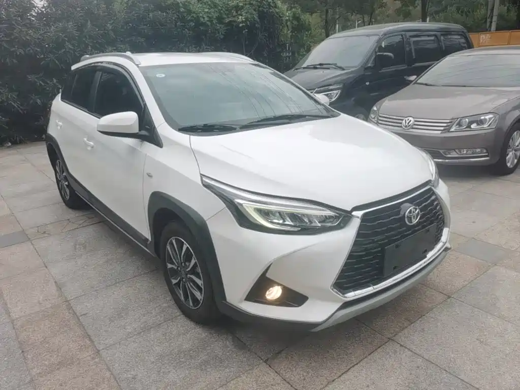Toyota Yaris L — фото 3