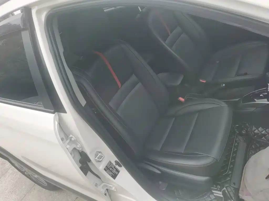 Toyota Yaris L — фото 24