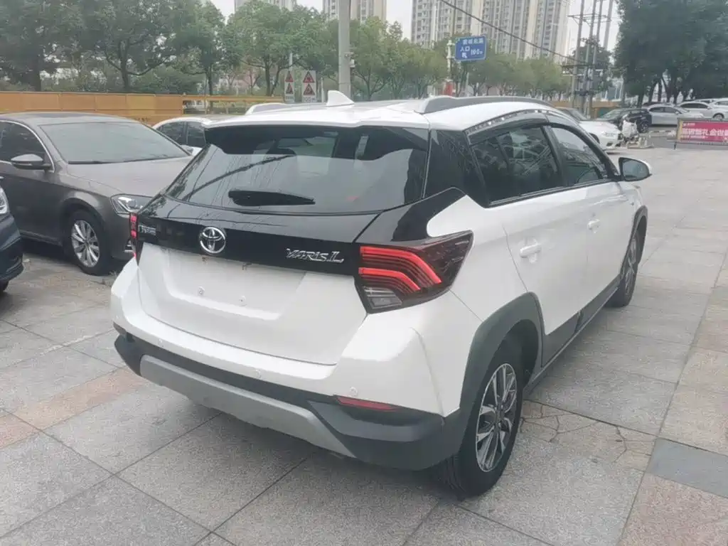 Toyota Yaris L — фото 6
