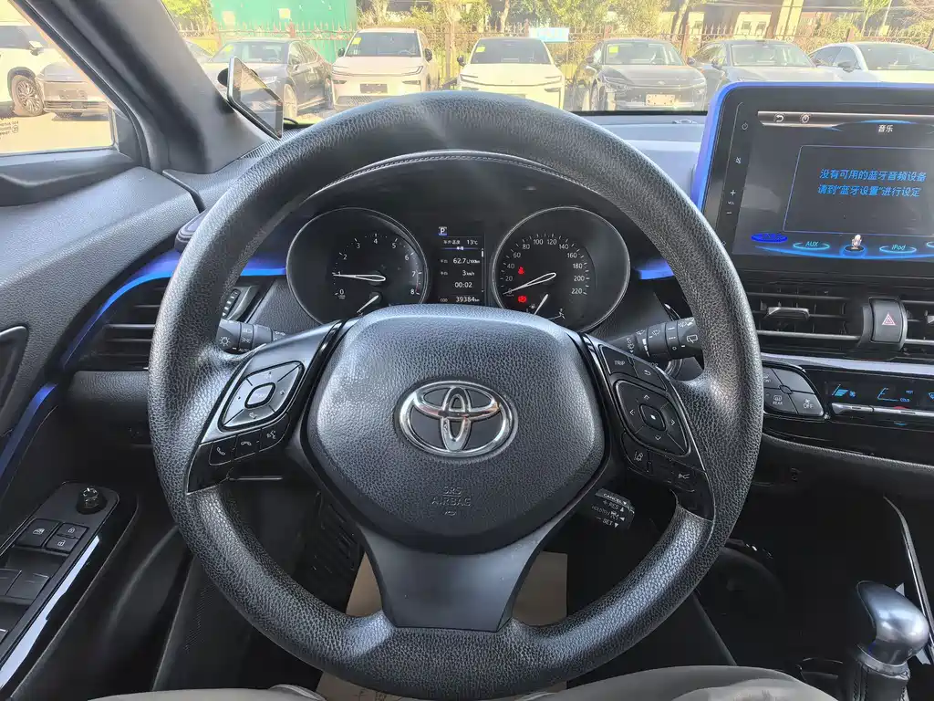Toyota C-HR — фото 4