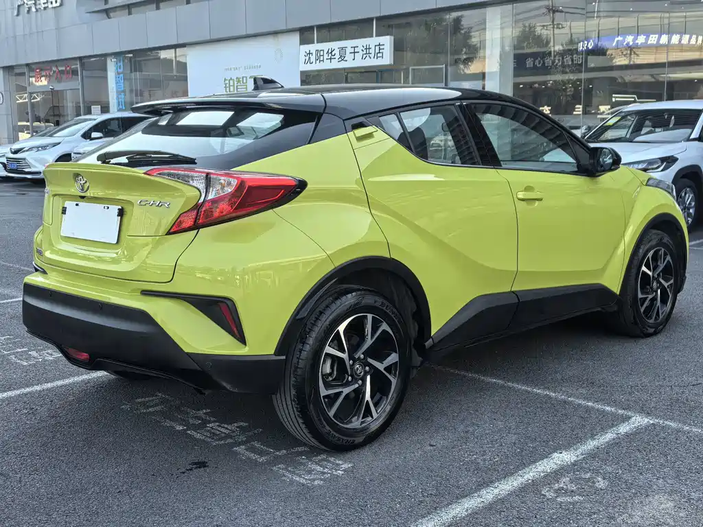 Toyota C-HR — фото 10