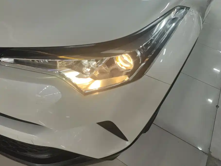 Toyota C-HR — фото 5