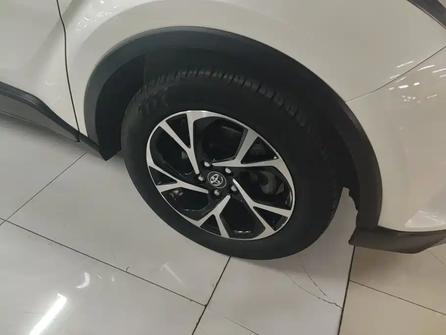 Toyota C-HR — фото 6