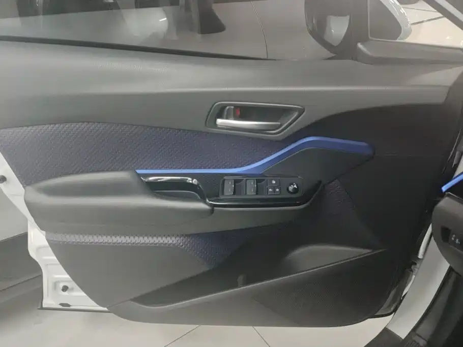 Toyota C-HR — фото 7