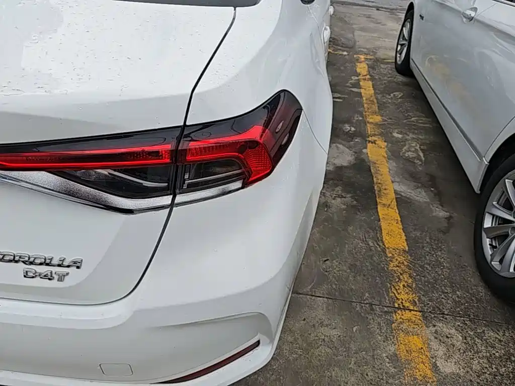 Toyota Corolla — фото 7