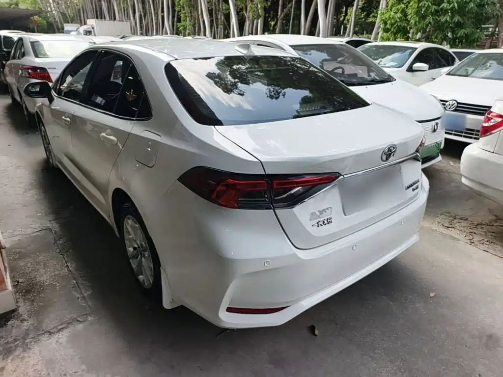 Toyota Corolla — фото 4