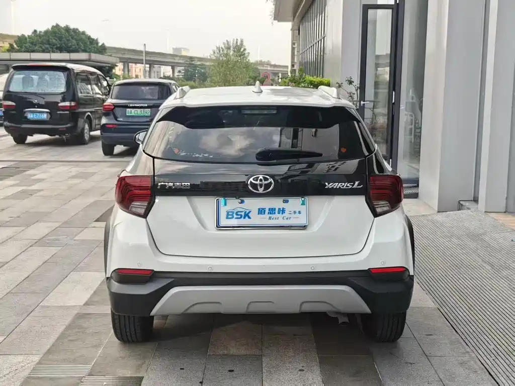 Toyota Yaris L — фото 4