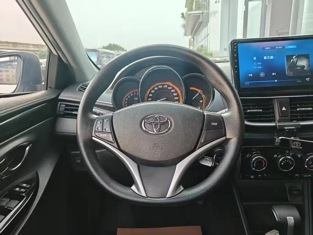 Toyota Yaris L — фото 6