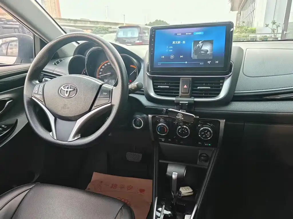 Toyota Yaris L — фото 7