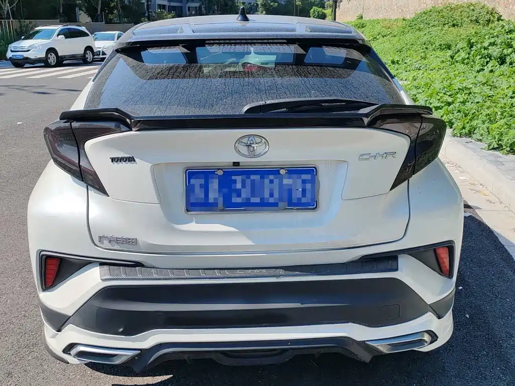 Toyota C-HR — фото 2