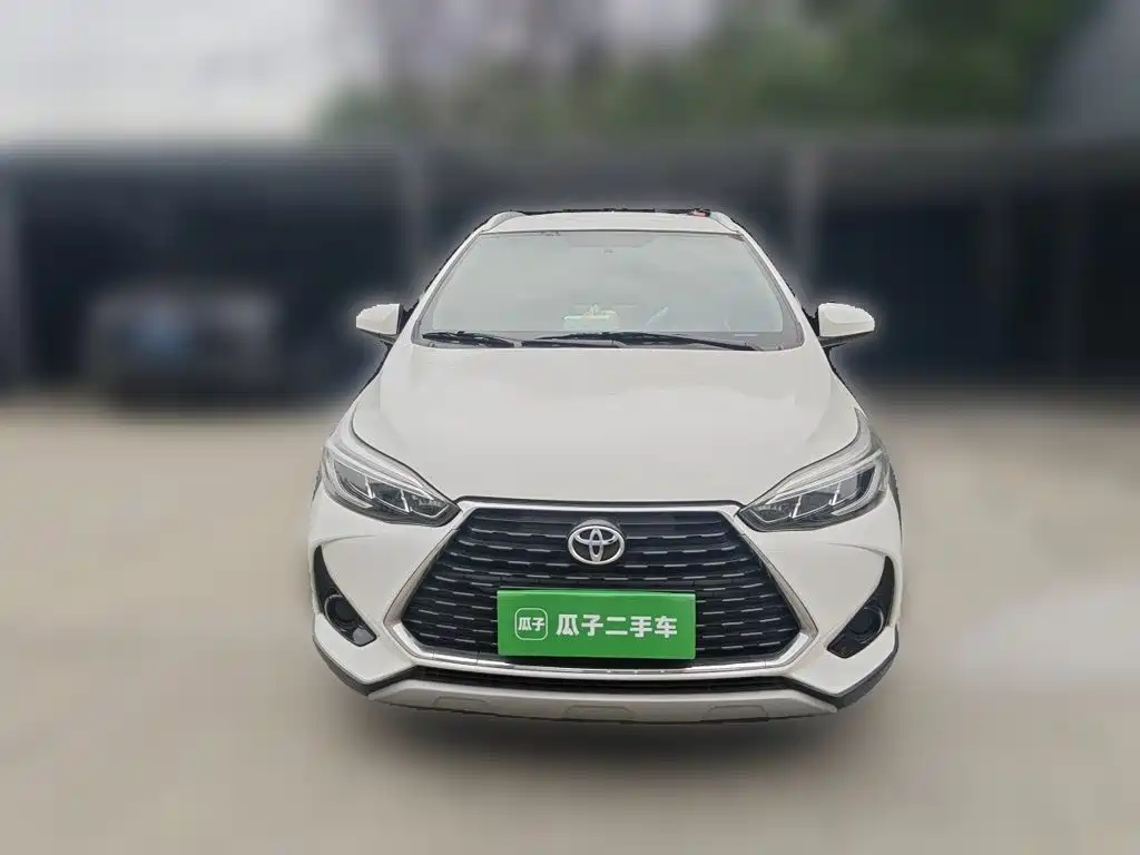 Toyota Yaris L — фото 2