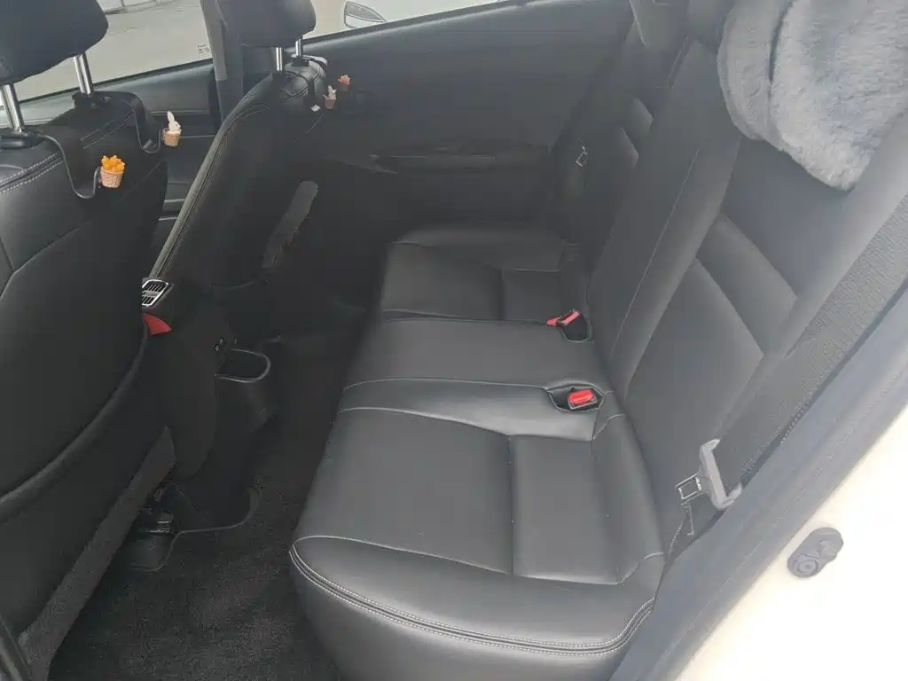 Toyota Yaris L — фото 13