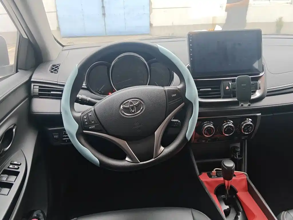 Toyota Yaris L — фото 6