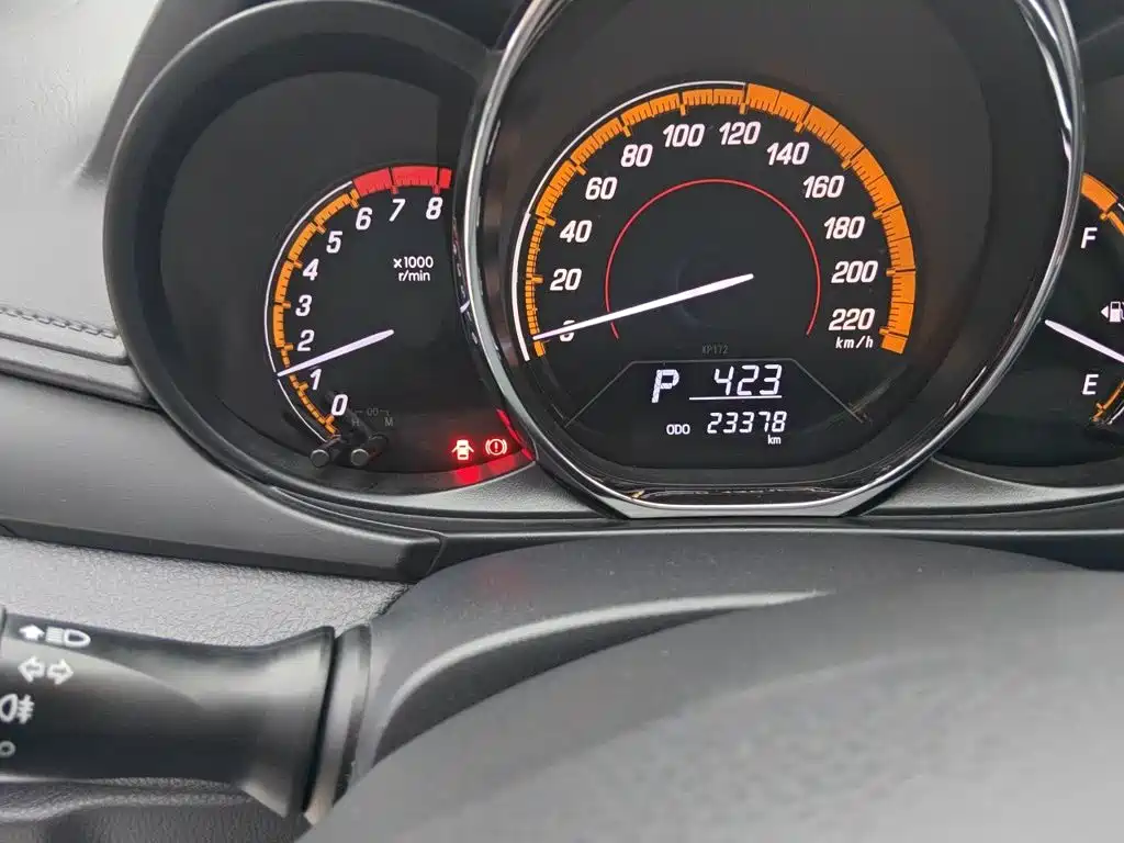 Toyota Yaris L — фото 8