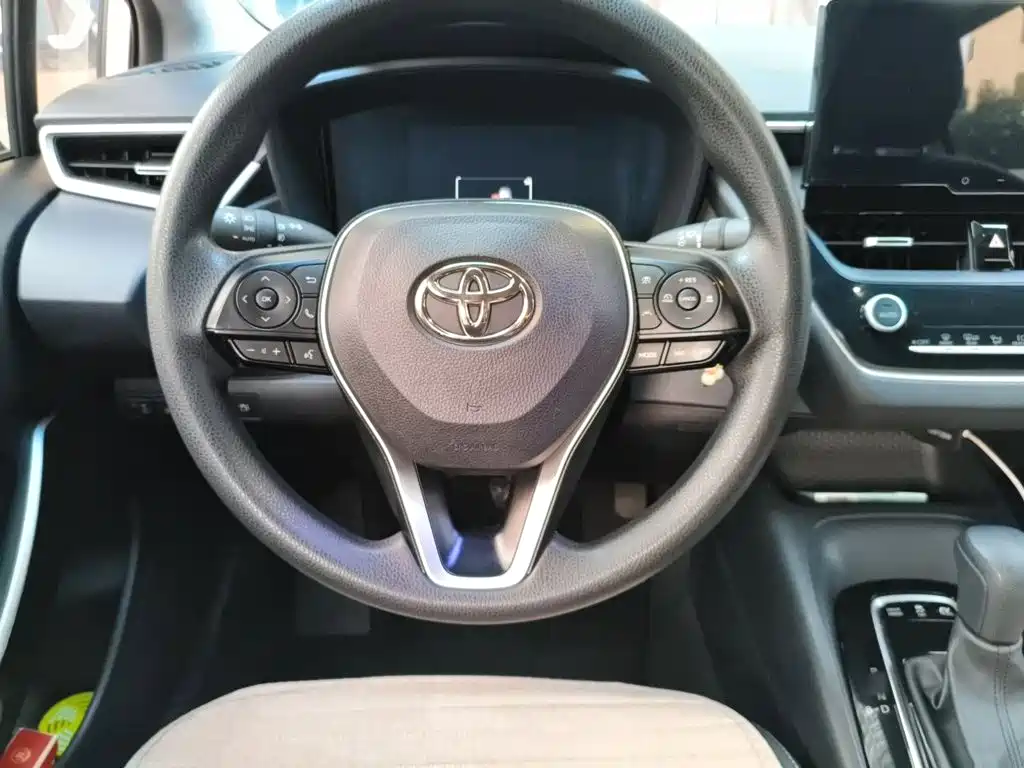 Toyota Corolla — фото 11