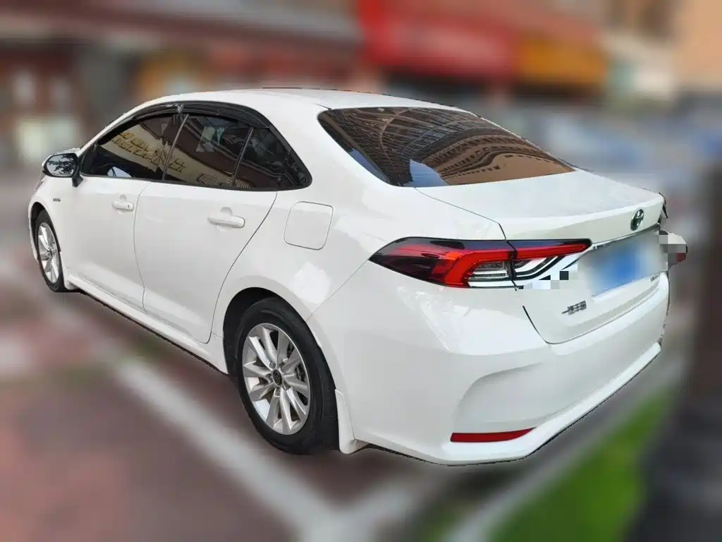 Toyota Corolla — фото 4