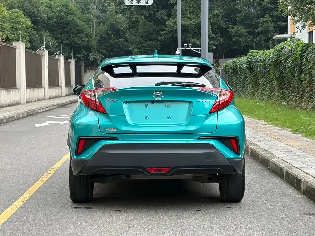 Toyota C-HR — фото 11